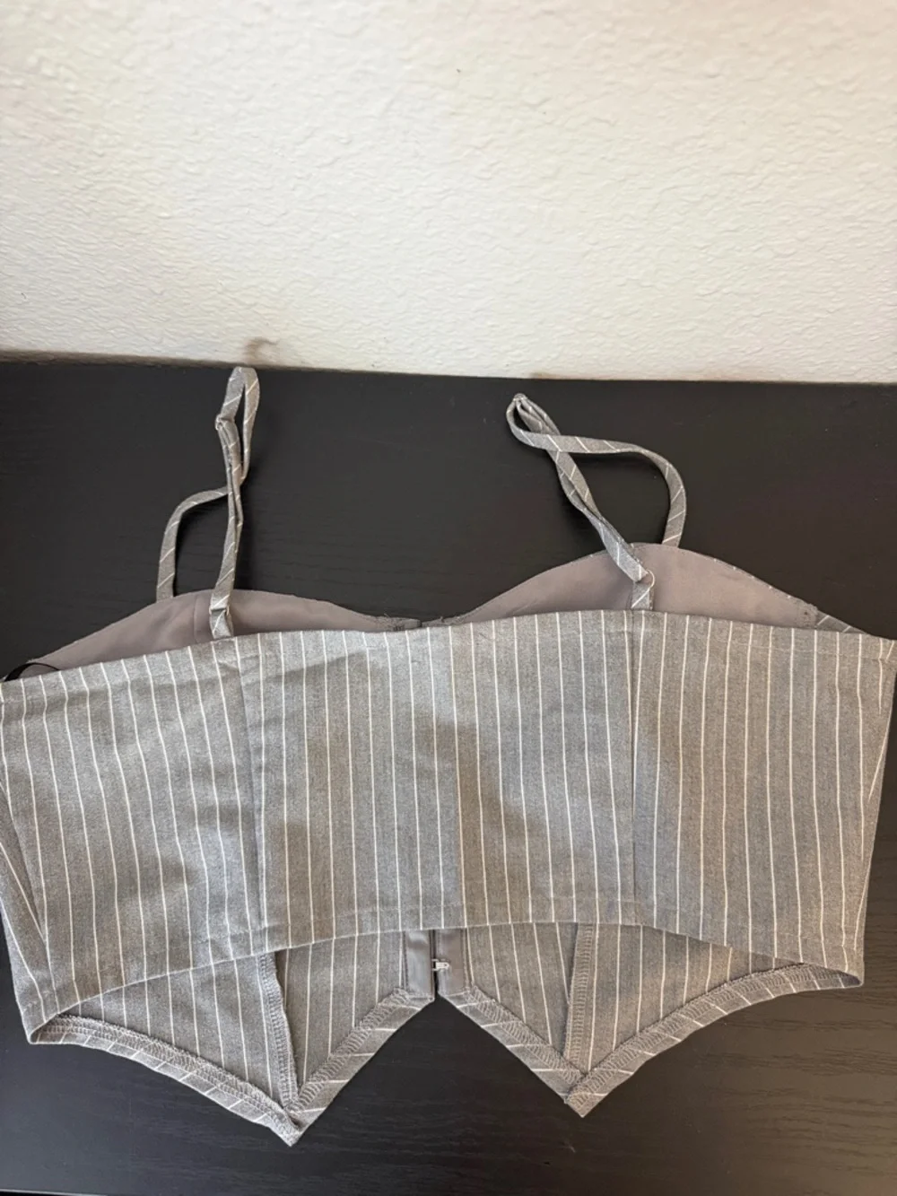 Forever 21 Gray & White top - Picture 3 of 3